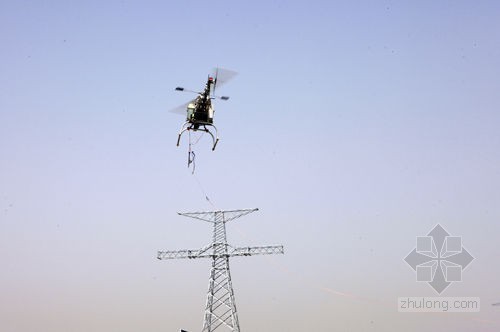 电力高压电气试验视频资料下载-动用直升机 世界最长特高压线路开始越黄河