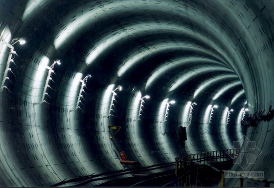 运营隧道安全风险评估资料下载-地铁上方6米建隧道 如何保证安全？