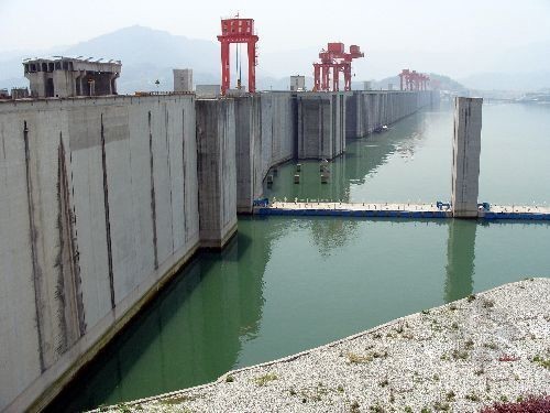 生态下泄流量资料下载-三峡水库防汛水位急降至155米
