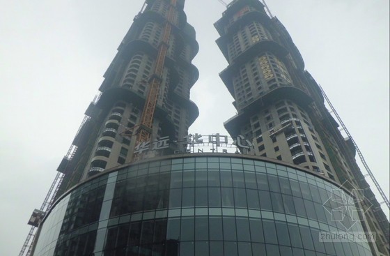 株洲东岸沿江风光带资料下载-“湖南第一高楼”拔地而起 成为长沙地标性建筑