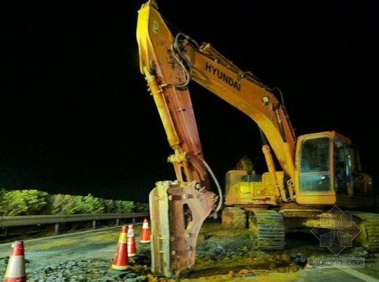 道路涵管施工设计图资料下载-成绵高速塌陷 初步确定因污水涵管施工所致