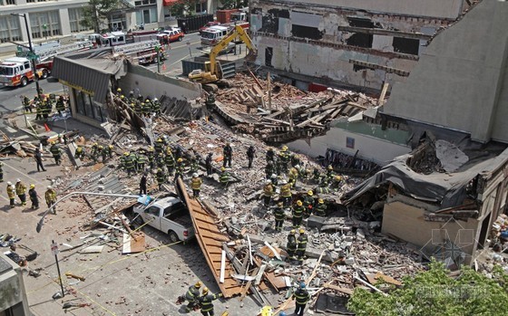 二层楼房结构资料下载-美国费城4层楼房坍塌，已致6人死亡14人受伤