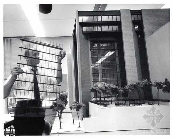 著名大师作品建筑资料下载-世界著名建筑大师凯文·罗奇91岁生日
