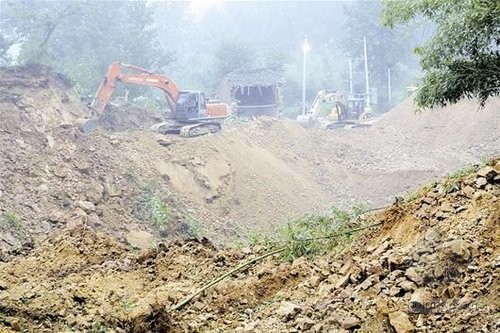 60米房子装修资料下载-湖北随州一铁矿前日坍塌 6人被埋60米地下