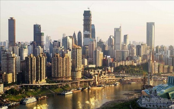 重庆装修造价资料下载-重庆造价20亿最高楼主体完工共78层高339米
