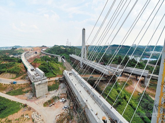 中国十大斜拉桥资料下载-全国首例高铁跨高铁万吨斜拉桥“空中转体”21°