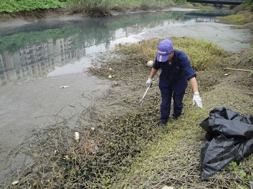 珠港澳大桥最新动态资料下载-港珠澳大桥工程废水流入鸭涌河