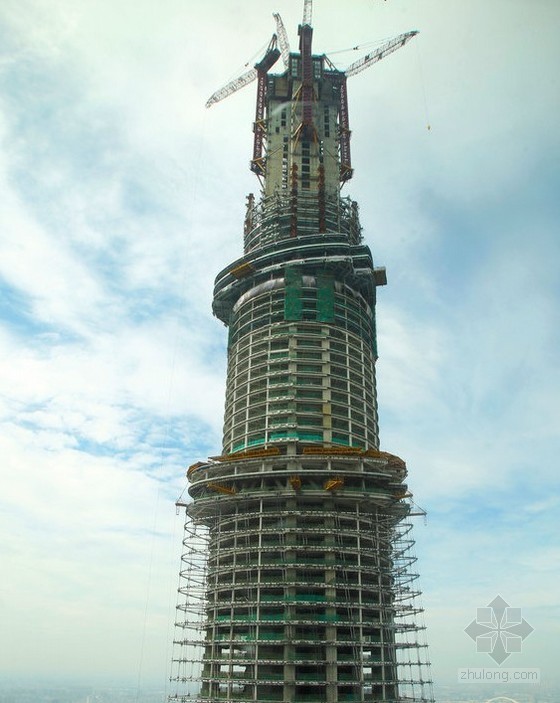 632米结构资料下载-中国第一高楼“上海中心”结构封顶 总高度达632米