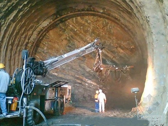 单洞双线铁路设计资料下载-溶岩地区最长单洞双线隧道：施工者的“炼狱”