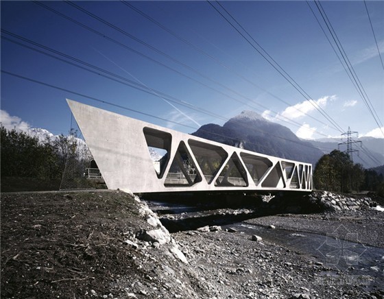 施州大桥施工图设计资料下载-充满强悍自然之力的阿尔卑斯山Alfenz大桥