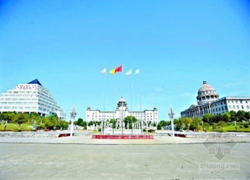 武汉学院图书馆资料下载-武汉一高校斥巨资建山寨“金字塔”等世界名建筑