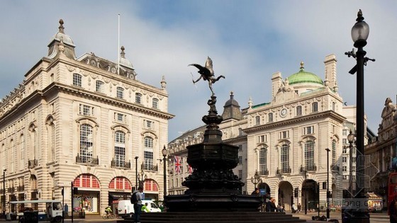 精品咖啡餐饮设计资料下载-英国伦敦皇家咖啡馆酒店设计 城市风景尽收眼底