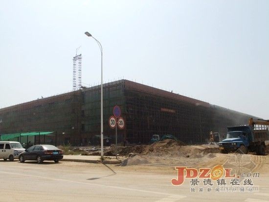 江西城乡规划展览馆资料下载-2013瓷博会新展馆施工现场热火朝天将竣工