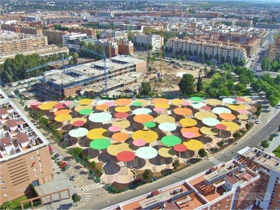 景观伞模型资料下载-西班牙科尔多瓦彩伞市民活动中心