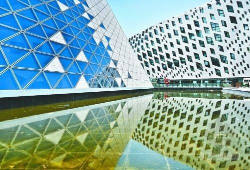江津一院四馆两中心资料下载-济南十艺节一院三馆完工 大剧院已演出多场