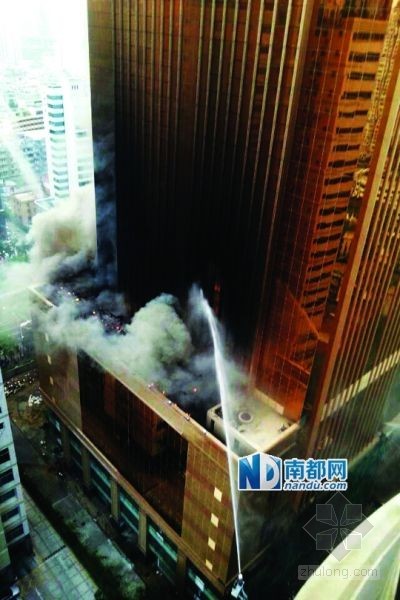 深圳罗湖"金色烂尾楼"复工后起火