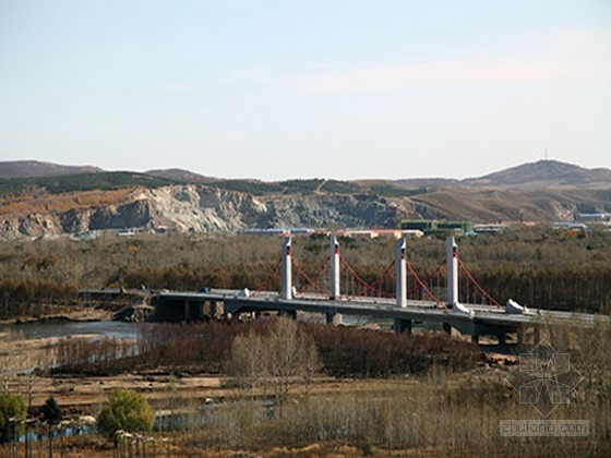 竣工收尾阶段资料下载-呼伦贝尔首座悬索桥进入施工收尾阶段