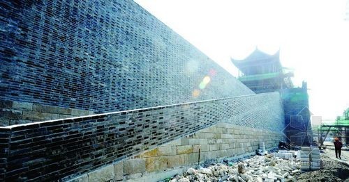 扬州城墙南门遗址资料下载-娄门城墙主体结构完工 仿古建筑将成新亮点