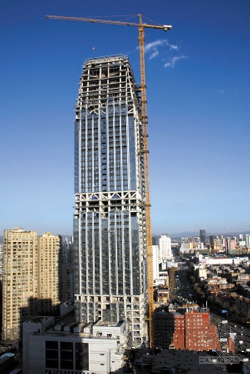 26米高铁塔资料下载-昆钢科技大厦主体结构基本完成 头上可降直升机