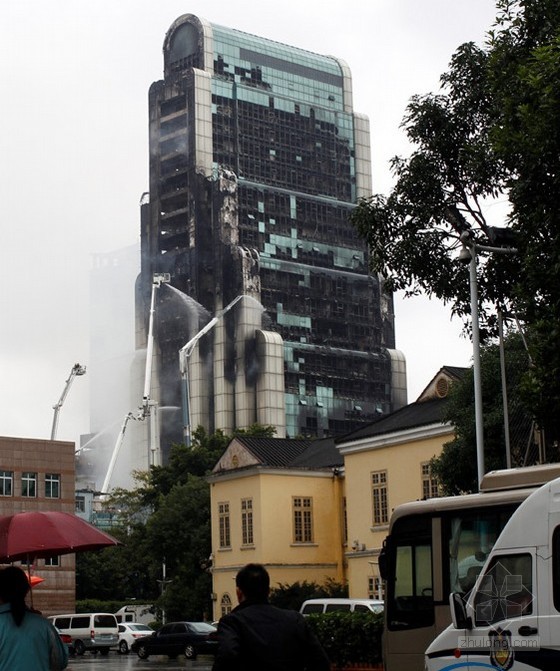火烧过后的建业大厦
