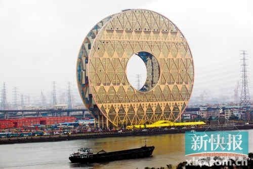大学校园修详规资料下载-138米土豪金“广州圆”昨日落成