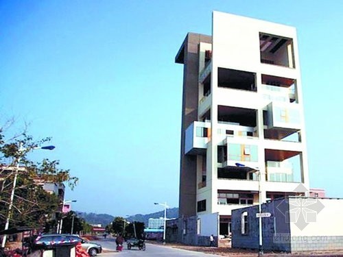 自建楼房设计图资料下载-村民自建“抽屉楼”透明楼梯 网友称“国际范”