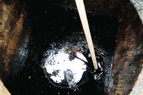 油污污水处理资料下载-苏州城市污水管“惊现”黑褐色的油污