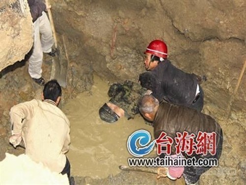 深沟开挖施工方案资料下载-泉州一在建工地深沟塌方 工人跌落被埋身亡