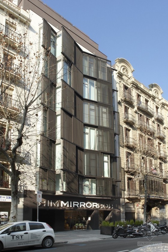 健身房设计装潢资料下载-优雅白色装潢的巴塞罗那之镜酒店设计
