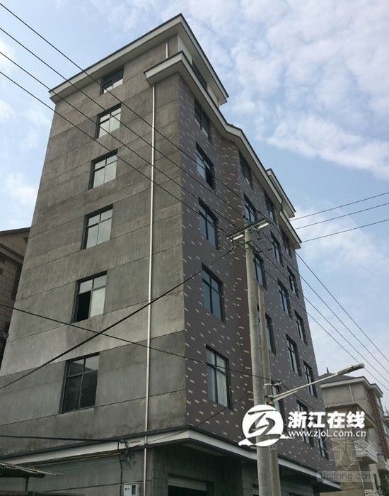 店面房子设计图资料下载-淳安：贴着停建通知书顶风修盖的“地标性违建”