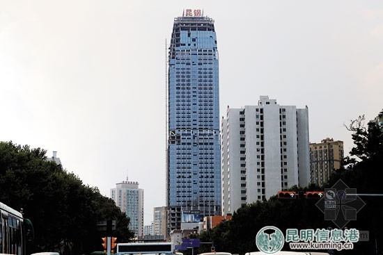 登顶昆明第一高楼 乘电梯如坐飞机