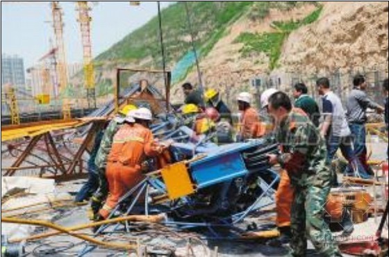 消防中队建筑施工图资料下载-延安宝塔区一建筑工地塔吊倒塌 司机不幸遇难