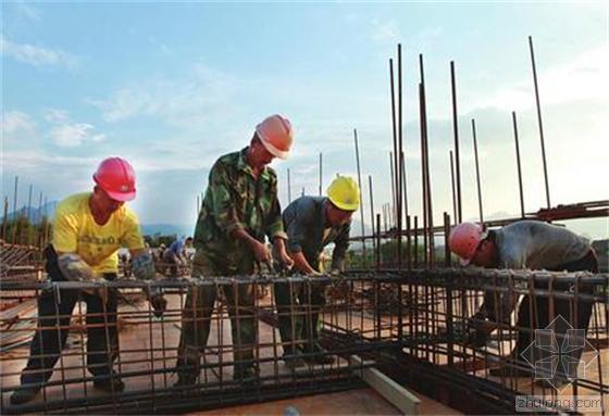 工地停工安排资料下载-济南不少工地烈日施工 超37℃仍未停工