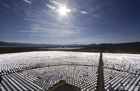 太阳能家庭光伏发电资料下载-世界最大太阳能电厂成巨额“烤鸟工程”