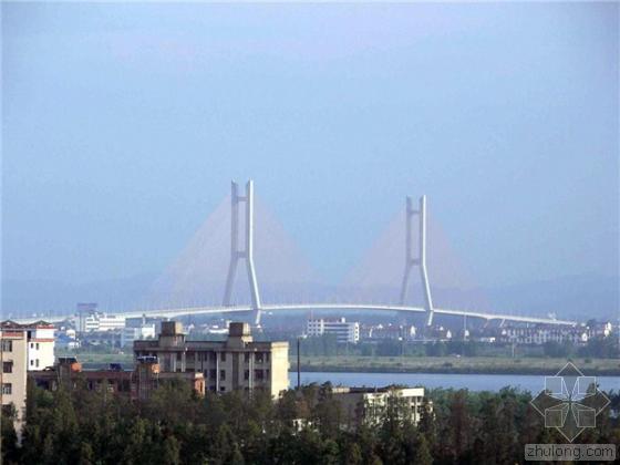 海印大桥项目建议书资料下载-工程大解密：黄冈长江大桥创四项“世界之最”