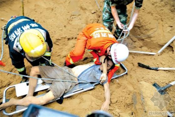 郑州一工地铺设管道时塌方4人被埋 最终1死1伤