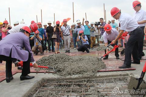 菲律宾金融中心大楼资料下载-贵阳国际金融中心再传捷报 招商银行大楼顺利封顶