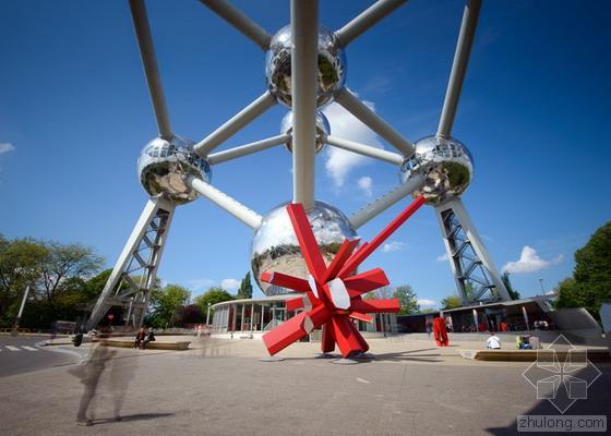 布鲁塞尔艺术设计节 惊艳的DNA结构红色雕塑-Atomium-by-Arik-Levy_dezeen_784_4.jpg