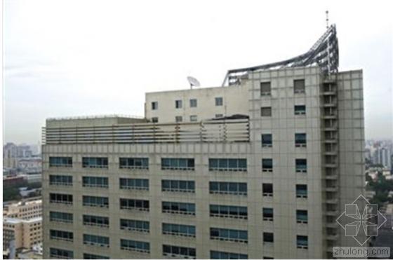 楼顶观景台资料下载-北京再现高层违建 楼顶长出健身房