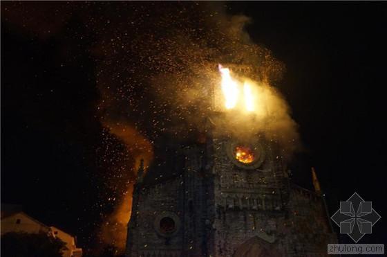 宁波老外滩天主教堂视频资料下载-宁波地标性建筑起火 主建筑被烧毁