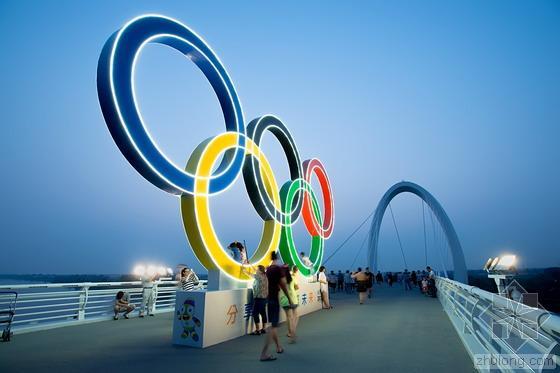 英国新运动员资料下载-青奥滨江步行桥“南京眼”成最具人气景点