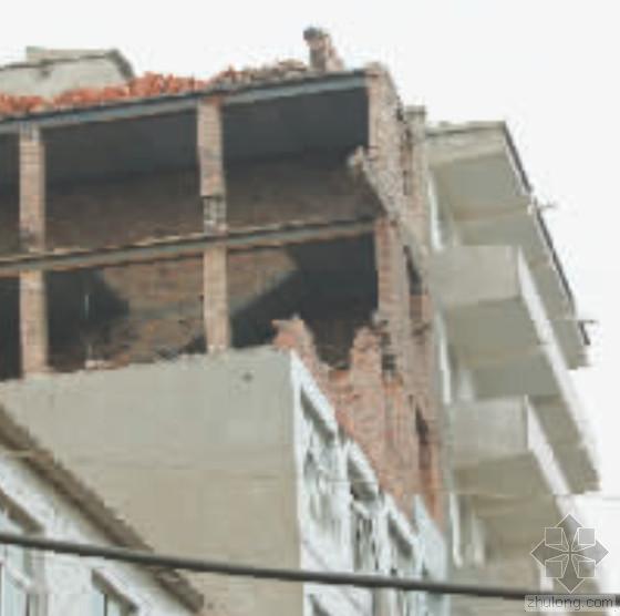 小楼房方案资料下载-7层民宅顶楼加盖致楼房坍塌塌砸穿4层楼板