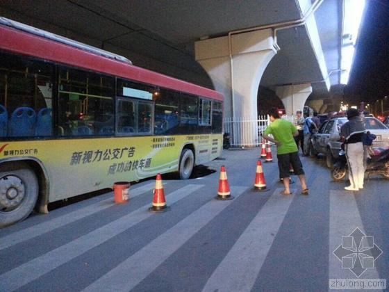 徐州三环高架快速路3标资料下载-郑州西三环快速路5个月塌陷11次 至今无人担责