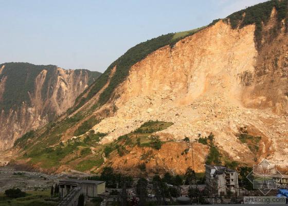 道路滑坡处理资料下载-湖北郧西交通部门紧急处理重大山体滑坡地质灾害