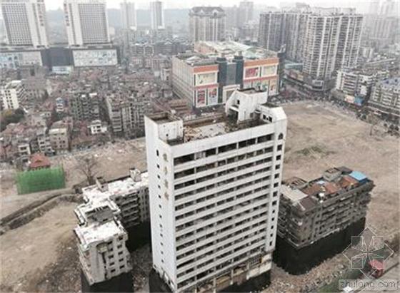 武汉闹市高难度爆破 77米建筑7秒废墟-77米银丰宾馆爆破拆除