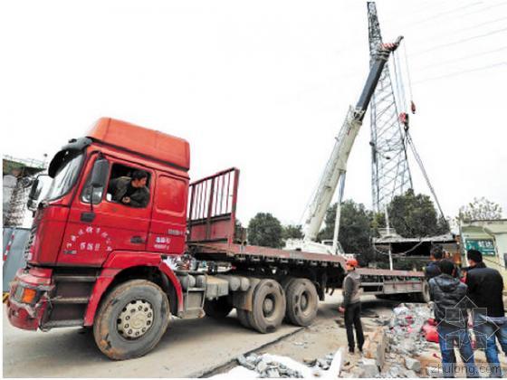 钢架天桥施工方案资料下载-专家：货车“撞飞”过街天桥与桥体质量无关