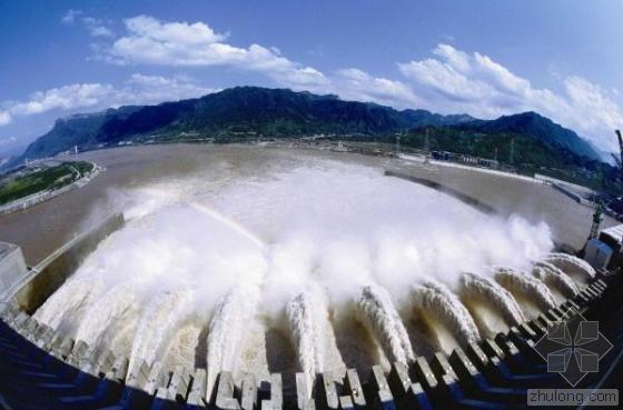 2014年三峡发电量988亿千瓦时 首次居全球首位-三峡水利枢纽泄洪