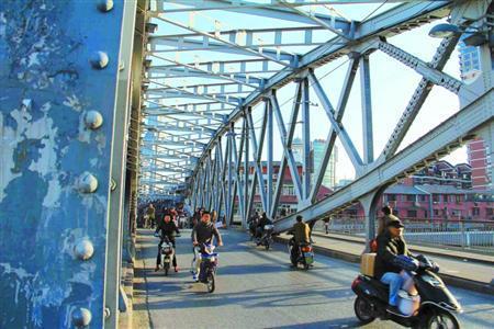 石济黄河大桥资料下载-路桥BIM应用专题|BIM技术
在多个重大路桥建造中的应用概览