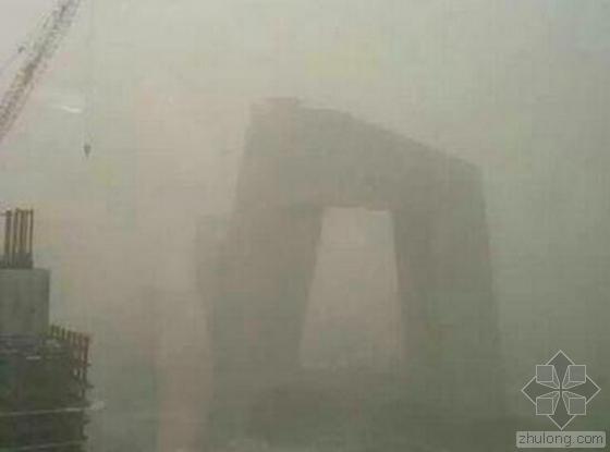 央视大楼建设资料下载-央视大裤衩50万首次清洗遇沙尘暴 网友：白洗了