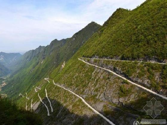 深山中的建筑资料下载-“挂”在绝壁上的深山“天路”